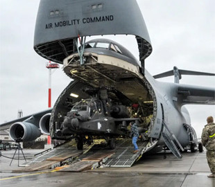 Розробники Boeing представили ударний гелікоптер AH-64E Apache