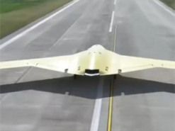 Китай створив гігантського дрона, схожого на американський бомбардувальник B-21 Raider