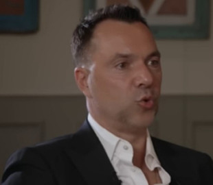 Росія оголосила в міжнародний розшук Арестовича після інтерв'ю з Собчак