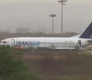 Літак Boeing 737 викотився за межі злітно-посадкової смуги в Сенегалі: щонайменше 10 постраждалих
