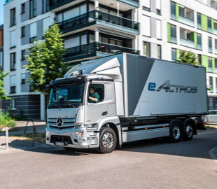 Mercedes рассказал о серийной версии электрического грузовика eActros