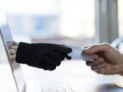 Шахраям, які прикидалися кіберполіцією, вдалося виманити в жінки понад 50 000 грн