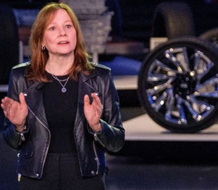 GM намеревается обойти Tesla по продажам электромобилей в США к 2025 году