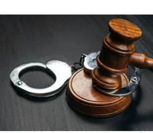 Суд оштрафував чоловіка за шахрайство під час купівлі зарядних станцій через OLX