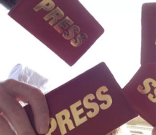 «Репортери без кордонів» засудили напад поліції на журналістів, які висвітлювали акцію протесту в Індонезії