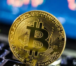 Біткоїн впав до 93 тис. доларів через економічні новини США