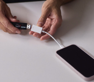 Фахівець пояснив, як підключити флешку до смартфона