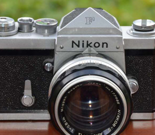 Nikon та Canon відмовилися від цифрових дзеркальних камер