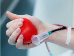 У соцмережах поширюють фейки про небезпеку переливання крові від вакцинованих