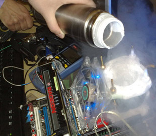 Японцы придумали, как улучшить теплопроводность термоклеея для микроэлектроники