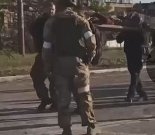 З'явилося відео евакуації важкопоранених бійців з "Азовсталі"