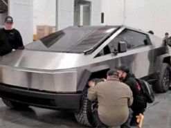 В сети появились первые фото серийного пикапа Tesla Cybertruck