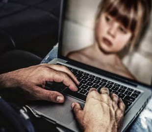 За надсилання жительці Херсона дитячої порнографії прикарпатцю загрожує 12 років тюрми