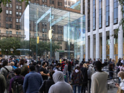 Bloomberg рассказал, чего ожидать от iPhone 14 и других новинок Apple в ближайшие месяцы