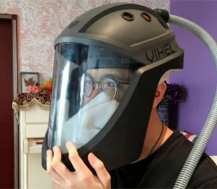 Школьники придумали удобный шлем для защиты от Covid-19