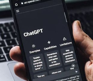 Люди звертаються до ChatGPT замість адвокатів — і виграють суди