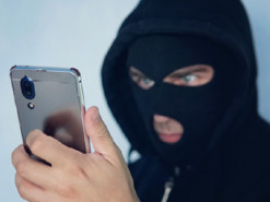 Поліція розшукує двох шахраїв, які збагатилися за чужий рахунок 