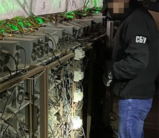 Київський майнер крав електрику для біткоїнів — поліція провела обшуки