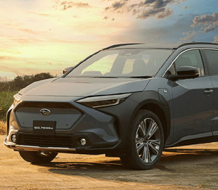 Subaru презентував перший серійний електромобіль, який розробили спільно з Toyota