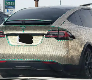 На кузов Tesla Model X наклеїли 14 тисяч монет