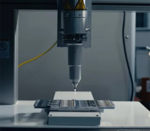 Конкуренція Китаю. Ексінженери SpaceX залучили $50 млн для виробництва оптичних компонентів для дата-центрів