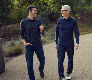 Тім Кук заявив що не втручається в роботу нового CEO Apple Джона Тернуса
