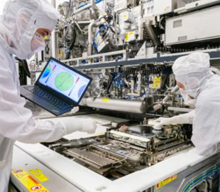 Китай не наздожене Захід: скоро почнеться випуск "супер"-чипів за новим 1-нм техпроцесом