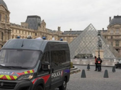 Відео пограбування Лувру з’явилося у Мережі: що придумали злодії, щоб вкрасти королівські прикраси