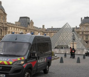Відео пограбування Лувру з’явилося у Мережі: що придумали злодії, щоб вкрасти королівські прикраси