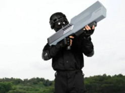 Skyfend Blader: у Китаї створили антидронову рушницю, що збиває БПЛА на відстані 1,5 км