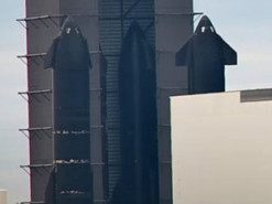 Ілон Маск показав чотири готові кораблі SpaceX Starship