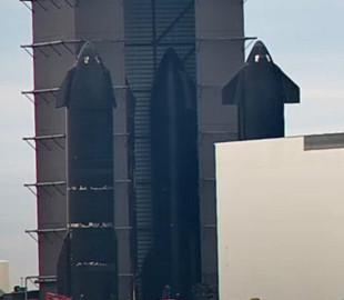 Ілон Маск показав чотири готові кораблі SpaceX Starship