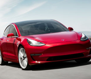 Електрокари Tesla провалили незалежні випробування запасу ходу