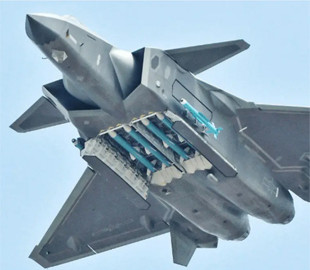 Китайські розробники представили бойовий винищувач п’ятого покоління Chengdu J-20