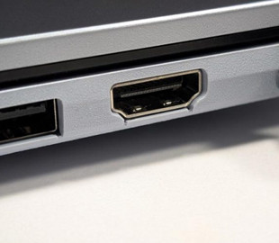 USB-порт перестав працювати: як прибрати ворс і не зламати контакти