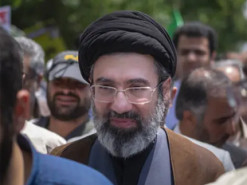 Верховний лідер Ірану не зʼявляється на публіці. На заміну виходить штучний інтелект — WSJ