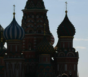 Курйоз: У Москві жінка вигадала історію про зґвалтування, щоб сказати поліції “Слава Україні”