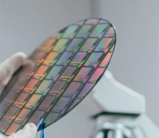 Китай непомітно знижує свою залежність від іноземних технологій виробництва чипів