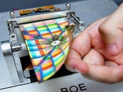 Лидер рынка мобильных дисплеев делает ставку на гибкие экраны