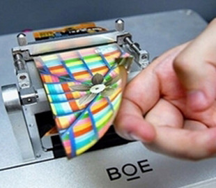 Лидер рынка мобильных дисплеев делает ставку на гибкие экраны