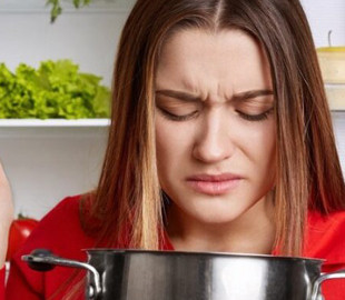 Найнебезпечніші продукти у вашому холодильнику: що не можна зберігати довго