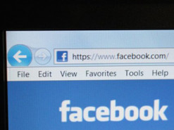 Facebook перестраховался и убрал слоган о том, что социальная сеть бесплатна