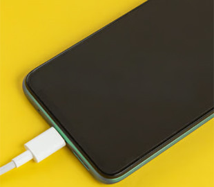 Чому потужна USB-C зарядка не прискорює заряд смартфона