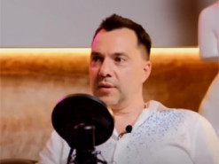 У Росії Олексія Арестовича оголосили у розшук за кримінальною статтею