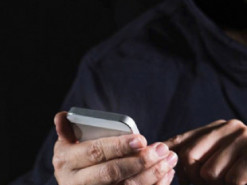 Попросив зателефонувати: В тернополянина невідомий викрав смартфон