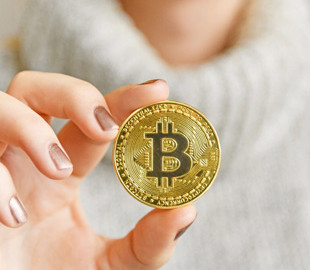 Bitcoin упал ниже 35 000 долларов