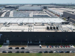 Модернизация китайского предприятия Tesla позволит выпускать на 10% больше электромобилей