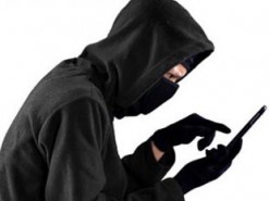 Псевдопрацівник банку виманив у жінки 15500 гривень