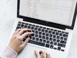 Продажи персональных компьютеров продолжают падать