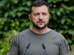 Зеленський відповів, коли знімуть заборону на виїзд чоловіків з України